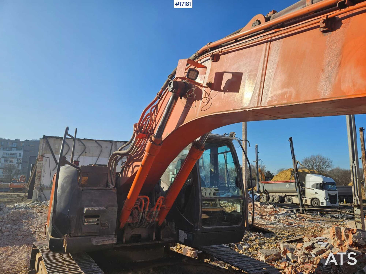 Hydraulic excavator Hitachi ZX225 LC (2013) - Верижен багер: снимка 4 Hydraulic excavator Hitachi ZX225 LC (2013) - Верижен багер: снимка 4