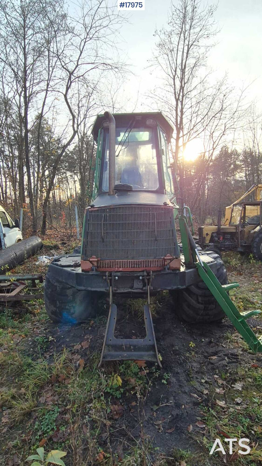 John Deere 810D forwarder (2007) - Форвардер: снимка 2 John Deere 810D forwarder (2007) - Форвардер: снимка 2