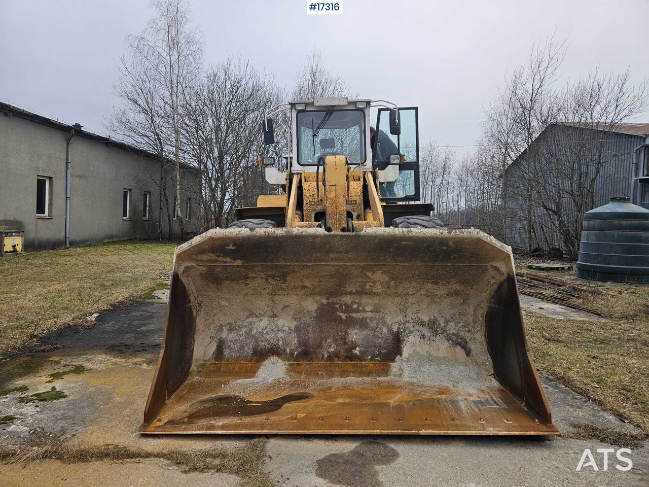 LIEBHERR L551 wheel loader (1995) - Колесен товарач: снимка 2 LIEBHERR L551 wheel loader (1995) - Колесен товарач: снимка 2