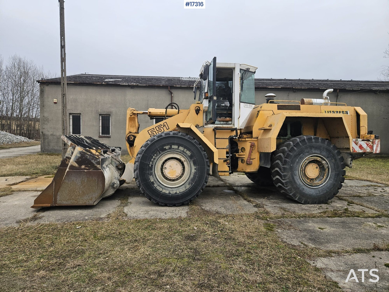 LIEBHERR L551 wheel loader (1995) - Колесен товарач: снимка 4 LIEBHERR L551 wheel loader (1995) - Колесен товарач: снимка 4