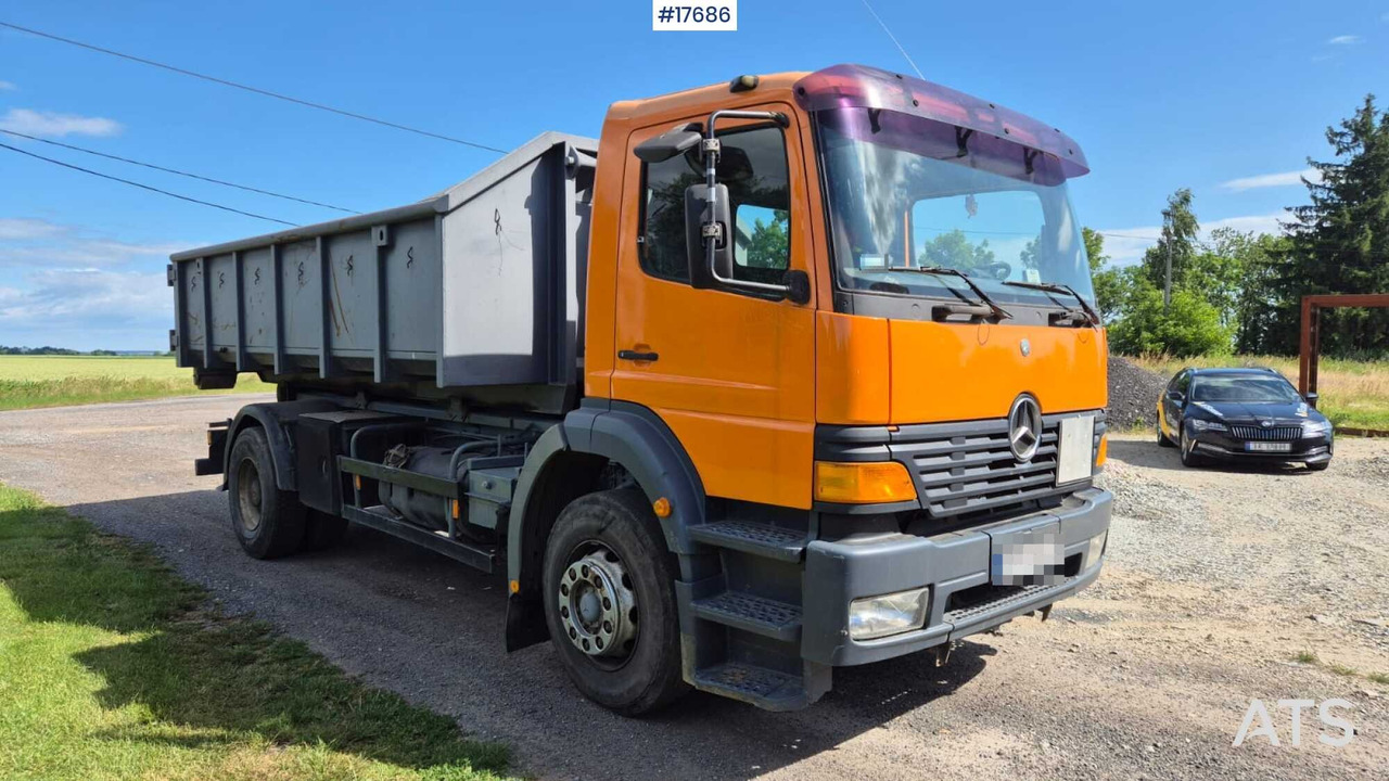 Mercedes-Benz 1828 hooklift (1999) two containers - Мултилифт с кука камион: снимка 3 Mercedes-Benz 1828 hooklift (1999) two containers - Мултилифт с кука камион: снимка 3