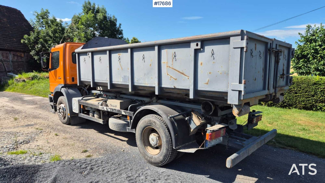 Mercedes-Benz 1828 hooklift (1999) two containers - Мултилифт с кука камион: снимка 5 Mercedes-Benz 1828 hooklift (1999) two containers - Мултилифт с кука камион: снимка 5