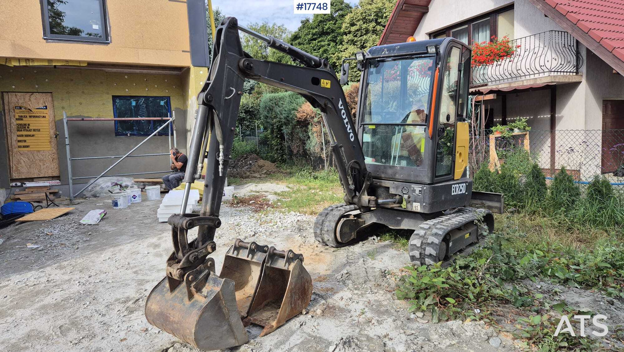 VOLVO ECR25D Mini Crawler Excavator (2021) - Мини багер: снимка 3 VOLVO ECR25D Mini Crawler Excavator (2021) - Мини багер: снимка 3