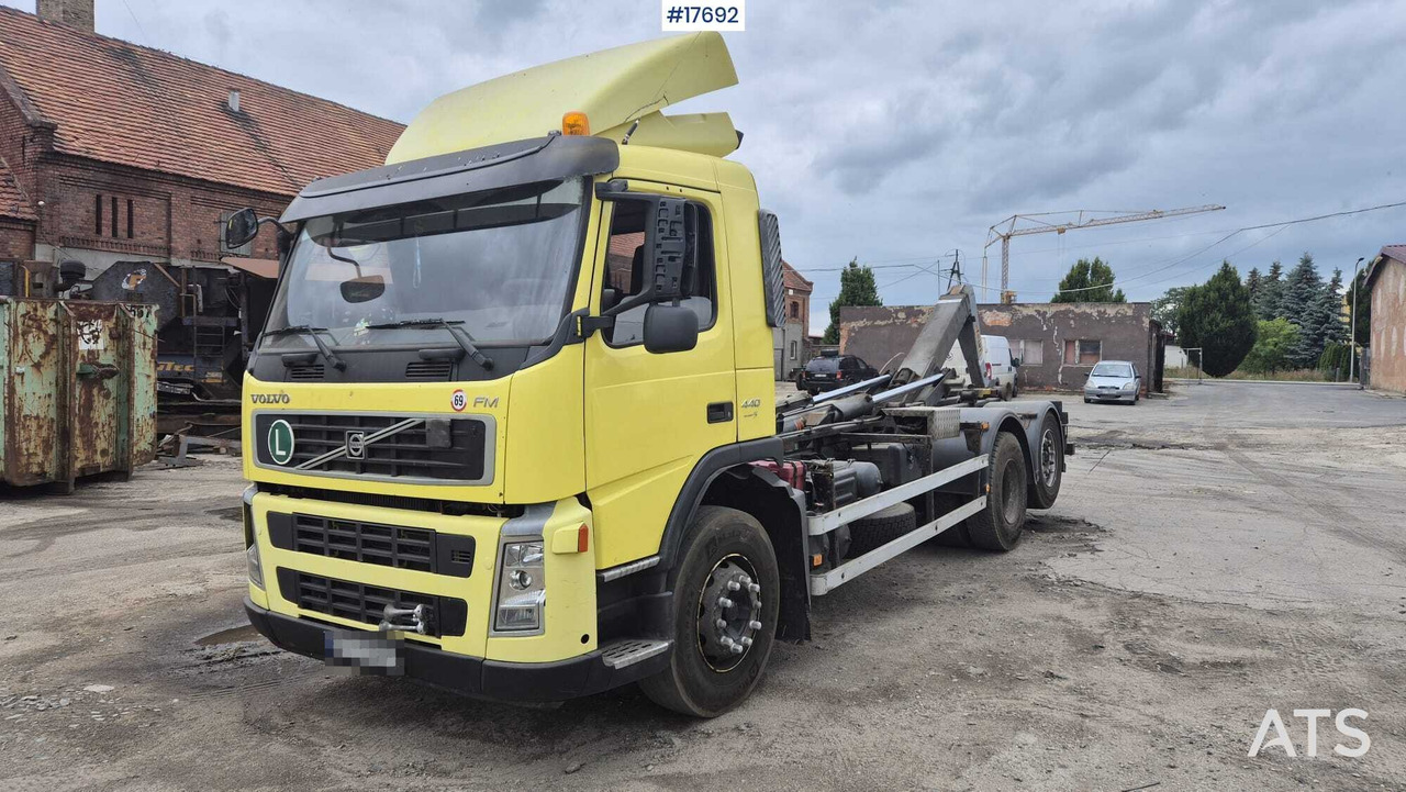 VOLVO FM 440 EURO 5 hooklift (2009) - Мултилифт с кука камион: снимка 4 VOLVO FM 440 EURO 5 hooklift (2009) - Мултилифт с кука камион: снимка 4