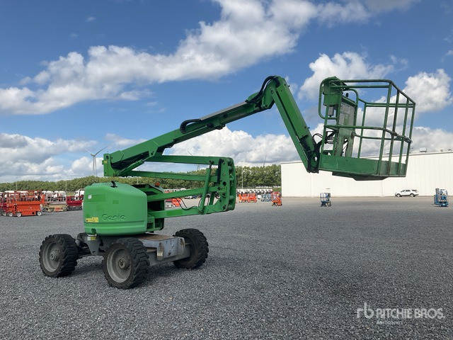 2011 Genie Z45/25 4WD Diesel Articulating Boom Lift - Артикулираща платформа: снимка 4 2011 Genie Z45/25 4WD Diesel Articulating Boom Lift - Артикулираща платформа: снимка 4