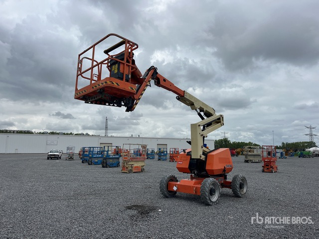 2015 JLG 340AJ 4WD Diesel Articulating Boom Lift - Артикулираща платформа: снимка 4 2015 JLG 340AJ 4WD Diesel Articulating Boom Lift - Артикулираща платформа: снимка 4