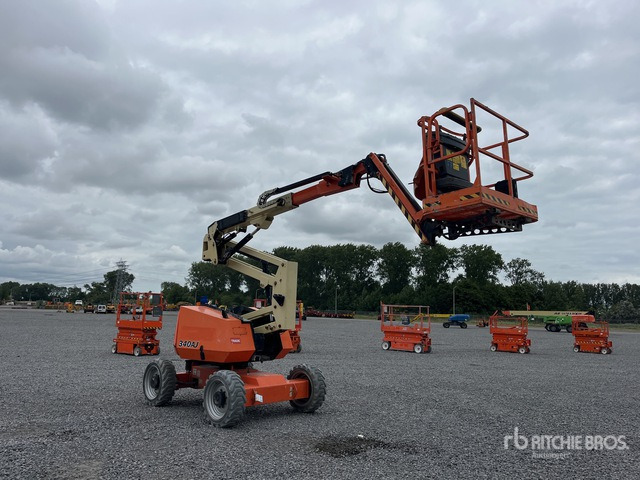 2015 JLG 340AJ 4WD Diesel Articulating Boom Lift - Артикулираща платформа: снимка 3 2015 JLG 340AJ 4WD Diesel Articulating Boom Lift - Артикулираща платформа: снимка 3