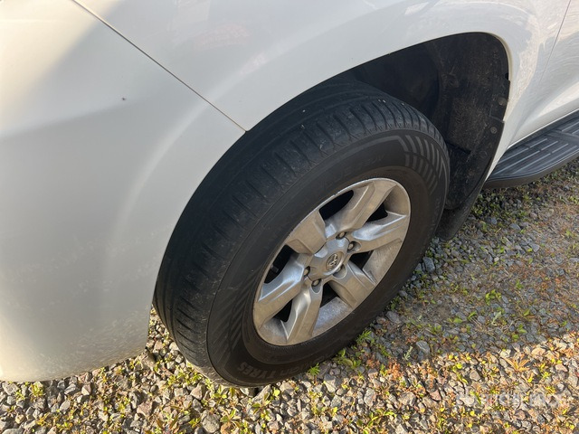 Toyota Land Cruiser SUV - Джип: снимка 5 Toyota Land Cruiser SUV - Джип: снимка 5