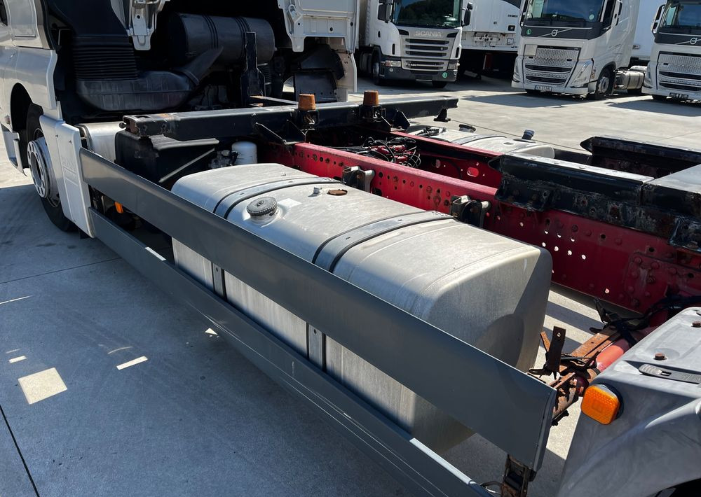 Шаси кабина MAN TGX 18.480 // Euro 5 // 6x2 // BDF // Cały na poduszkach // Automat //: снимка 12 Шаси кабина MAN TGX 18.480 // Euro 5 // 6x2 // BDF // Cały na poduszkach // Automat //: снимка 12