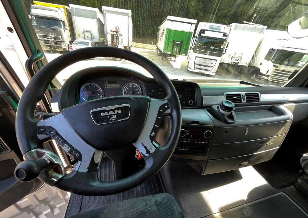 Шаси кабина MAN TGX 18.480 // Euro 5 // 6x2 // BDF // Cały na poduszkach // Automat //: снимка 15 Шаси кабина MAN TGX 18.480 // Euro 5 // 6x2 // BDF // Cały na poduszkach // Automat //: снимка 15