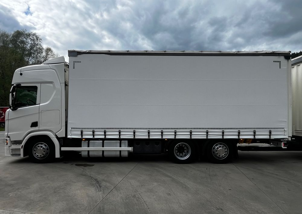Scania R410 // 2018 // Retarder // Tandem 7.7+7.7 // Przyczepa Krone // Oś podnosozna // - Камион с брезент: снимка 4 Scania R410 // 2018 // Retarder // Tandem 7.7+7.7 // Przyczepa Krone // Oś podnosozna // - Камион с брезент: снимка 4