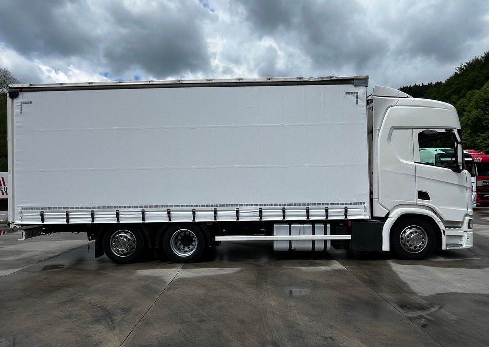 Scania R410 // 2018 Rok 6x2 // Retarder // Automat // Led // Navi // 77 // - Камион с брезент: снимка 4 Scania R410 // 2018 Rok 6x2 // Retarder // Automat // Led // Navi // 77 // - Камион с брезент: снимка 4