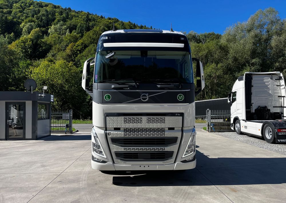 Volvo FH 500 // Zamiana na starszy //  EURO 6 // Standard // 2024 Rok // Parkclima // Globe XL // Skóry // Joystick // - Влекач: снимка 2 Volvo FH 500 // Zamiana na starszy //  EURO 6 // Standard // 2024 Rok // Parkclima // Globe XL // Skóry // Joystick // - Влекач: снимка 2