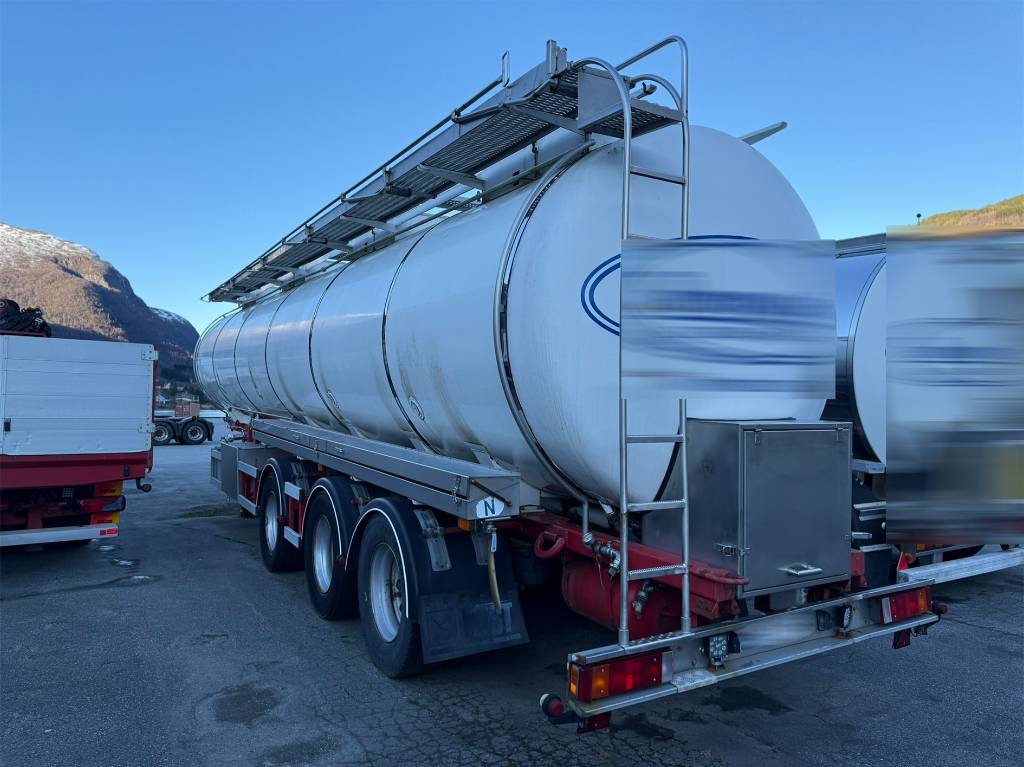 Annet Schrader tank trailer 32 m2 - Полуремарке цистерна: снимка 4 Annet Schrader tank trailer 32 m2 - Полуремарке цистерна: снимка 4
