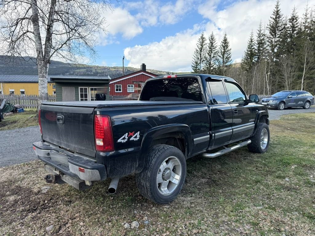 Chevrolet Silverado 2500 4x4 LT - Друга техника: снимка 4 Chevrolet Silverado 2500 4x4 LT - Друга техника: снимка 4