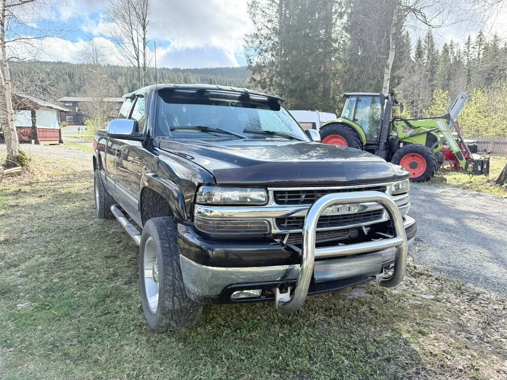 Chevrolet Silverado 2500 4x4 LT - Друга техника: снимка 3 Chevrolet Silverado 2500 4x4 LT - Друга техника: снимка 3