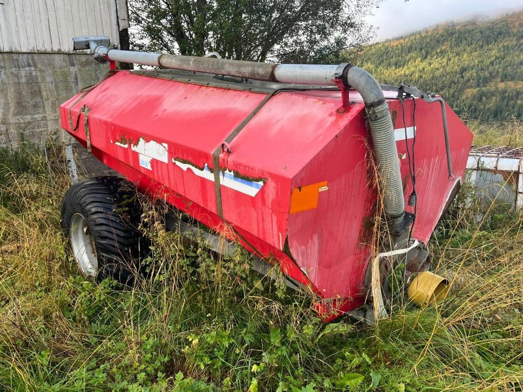 GB 4.8 Guffen Fertilizer Spreader - Цистерна за течен тор: снимка 2 GB 4.8 Guffen Fertilizer Spreader - Цистерна за течен тор: снимка 2