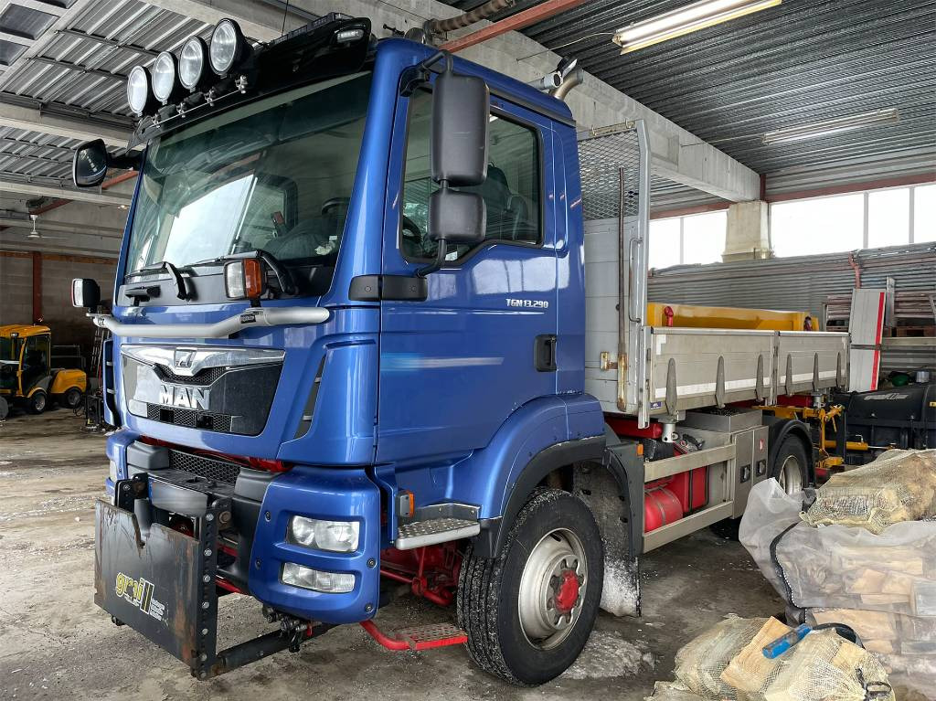 MAN TGM 13.290 4x4 - Самосвал камион: снимка 4 MAN TGM 13.290 4x4 - Самосвал камион: снимка 4