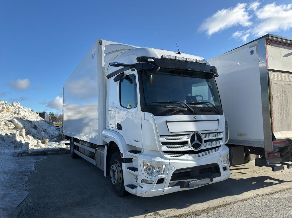 Mercedes-Benz Actros 1833 - Камион фургон: снимка 1 Mercedes-Benz Actros 1833 - Камион фургон: снимка 1