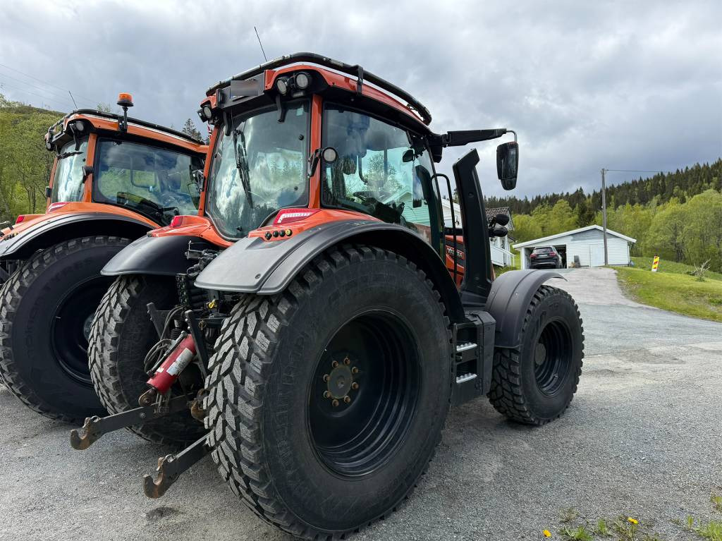 Valtra N175 V inkl. Noremat armklipper kantslåttløsning - Трактор: снимка 5 Valtra N175 V inkl. Noremat armklipper kantslåttløsning - Трактор: снимка 5
