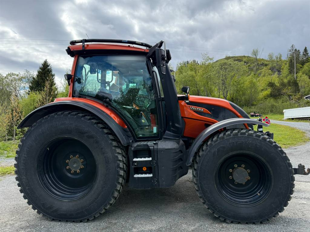Valtra N175 V inkl. Noremat armklipper kantslåttløsning - Трактор: снимка 4 Valtra N175 V inkl. Noremat armklipper kantslåttløsning - Трактор: снимка 4