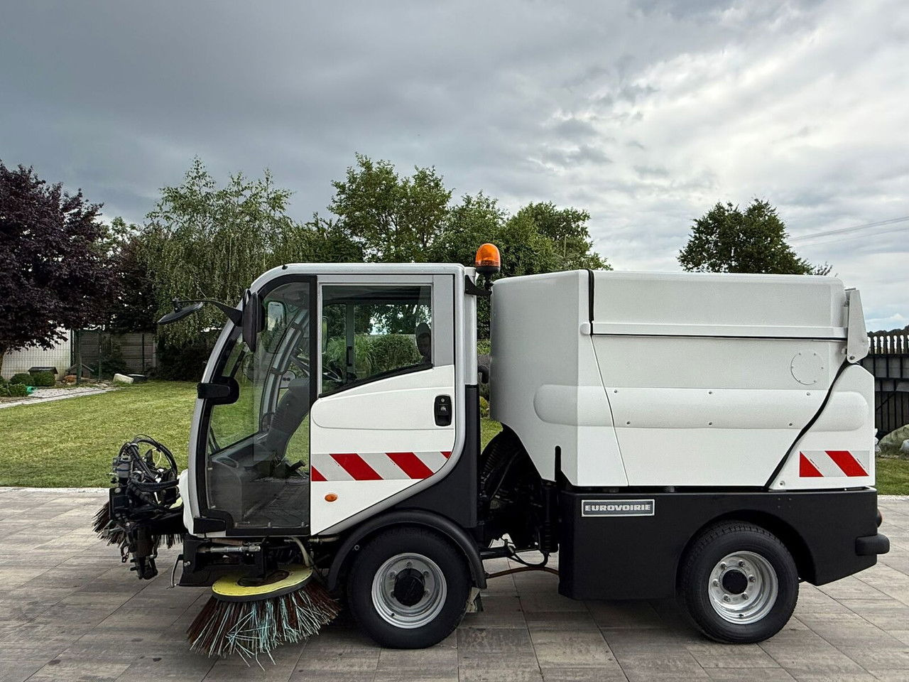 Bucher CityCat 2020 Zamiatarka 3 szczotki Klimatyzacja Ka mera cofania - Мотометачна машина: снимка 5 Bucher CityCat 2020 Zamiatarka 3 szczotki Klimatyzacja Ka mera cofania - Мотометачна машина: снимка 5