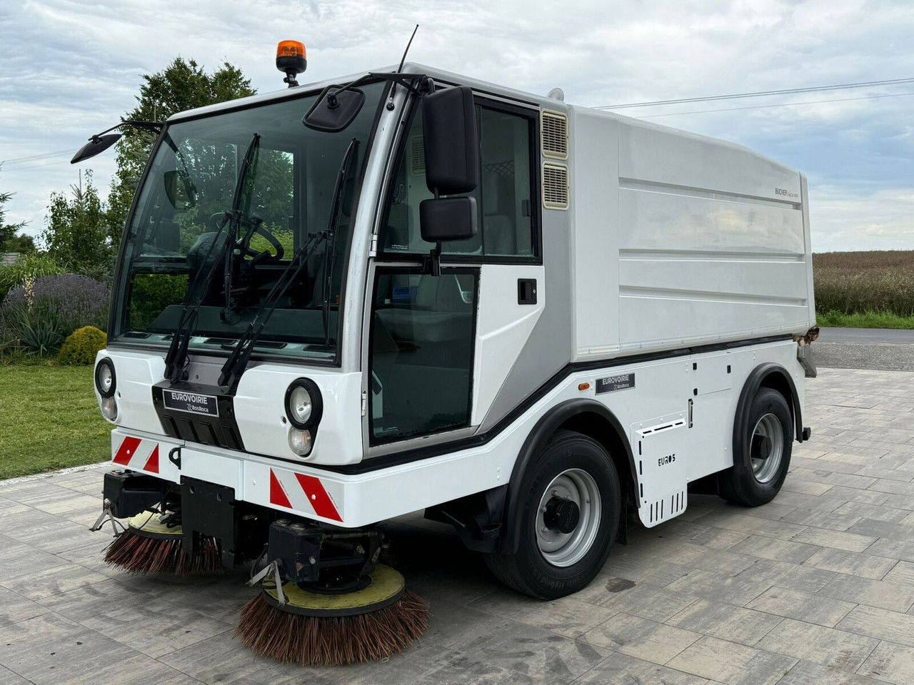Bucher Citycat 5000 Zamiatarka 2014 Rok Kamera cofania Kl imatyzacja - Мотометачна машина: снимка 3 Bucher Citycat 5000 Zamiatarka 2014 Rok Kamera cofania Kl imatyzacja - Мотометачна машина: снимка 3