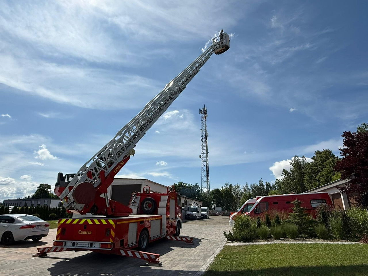 Iveco Eurocargo 130E24 30metrów Podnośnik koszowy zwyżka - Автовишка: снимка 2 Iveco Eurocargo 130E24 30metrów Podnośnik koszowy zwyżka - Автовишка: снимка 2