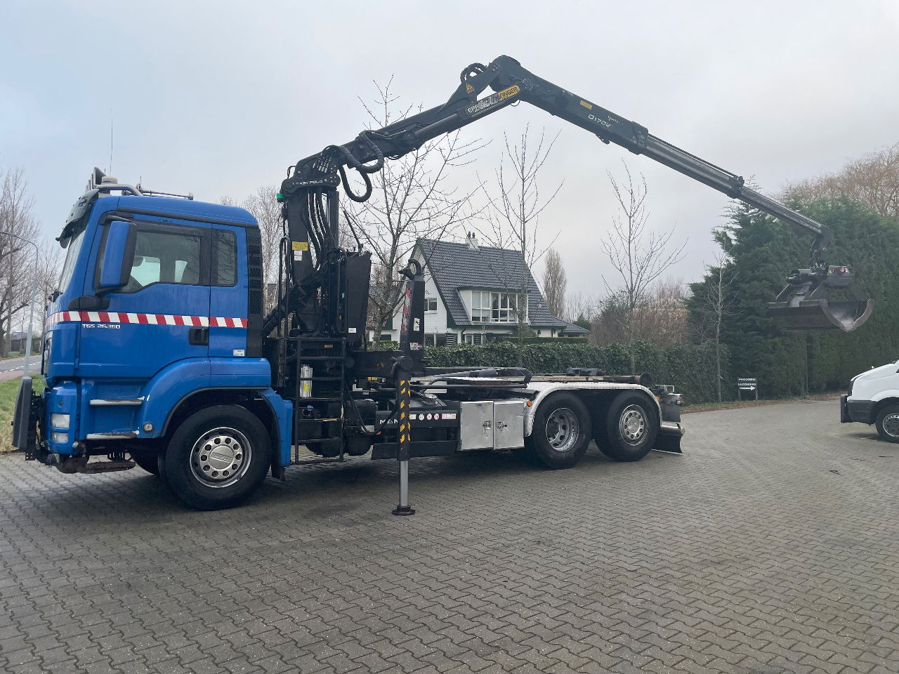 MAN TGS 26.360 with palfinger Z crane, remote controled crane - Контейнеровоз/ Сменна каросерия камион, Камион с кран: снимка 2 MAN TGS 26.360 with palfinger Z crane, remote controled crane - Контейнеровоз/ Сменна каросерия камион, Камион с кран: снимка 2