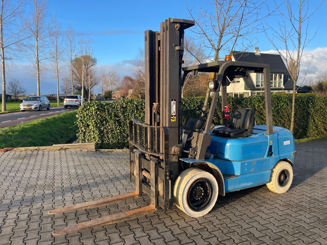 Nissan 3.5 tons diesel heftruck triplo 5.50m Hefhoogte 2000 uur - Мотокар: снимка 1 Nissan 3.5 tons diesel heftruck triplo 5.50m Hefhoogte 2000 uur - Мотокар: снимка 1