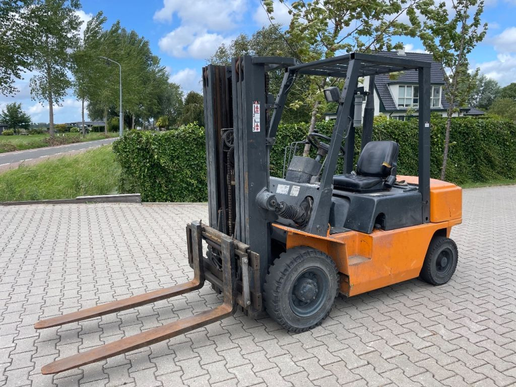 Nissan FJ02A25U 2.5 ton diesel triplo freelift heftruck - Мотокар: снимка 1 Nissan FJ02A25U 2.5 ton diesel triplo freelift heftruck - Мотокар: снимка 1