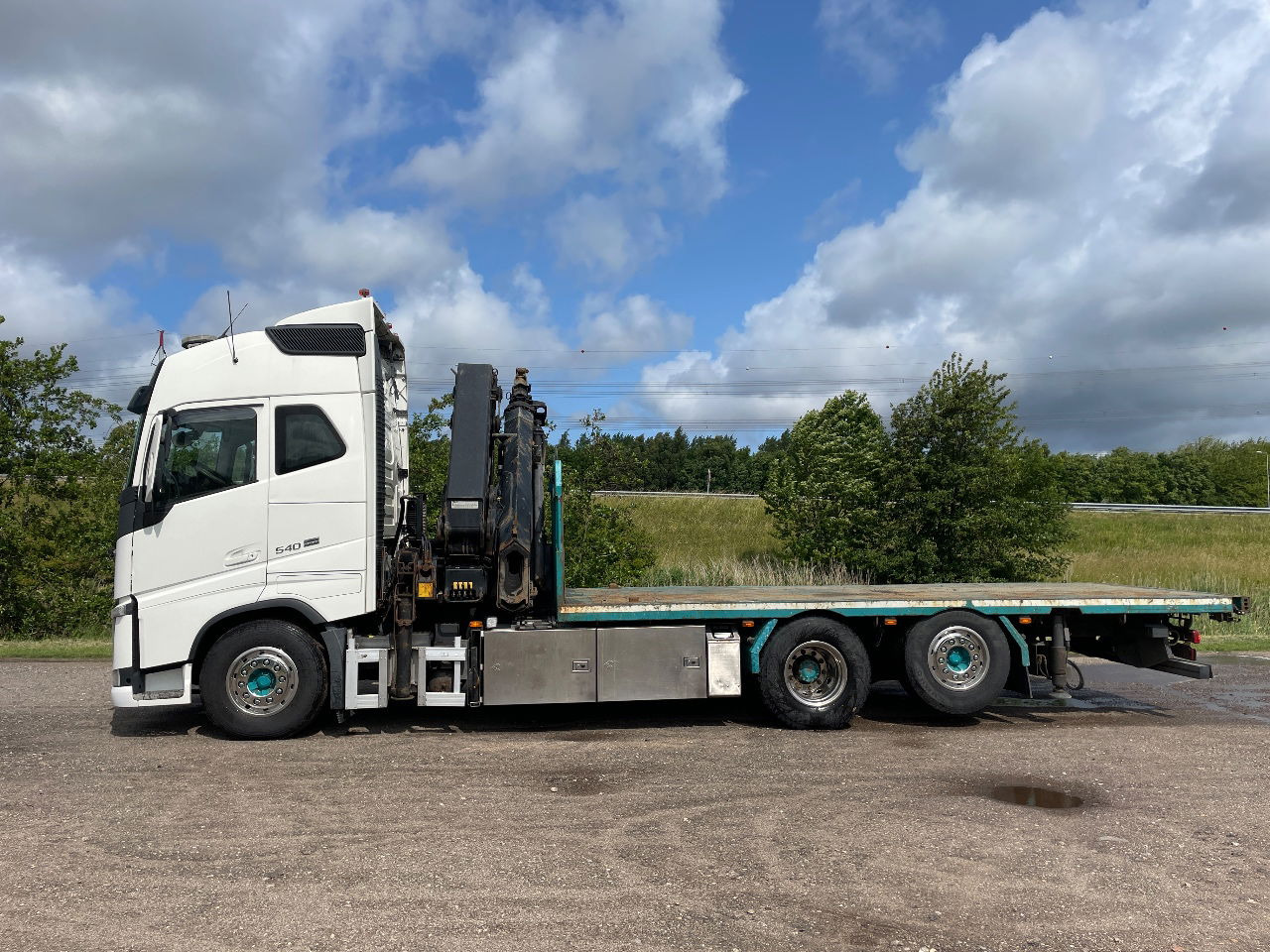 Volvo FH 13.540 FH 540 with hiab 477 e6 with remote - Камион с кран: снимка 3 Volvo FH 13.540 FH 540 with hiab 477 e6 with remote - Камион с кран: снимка 3