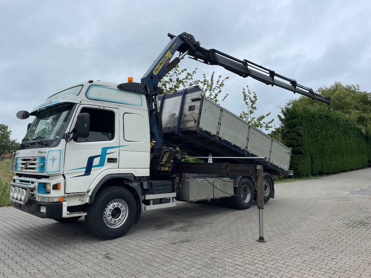 Volvo FM 7 310hp with Palfinger PK21000 with remote and tipper - Самосвал камион, Камион с кран: снимка 1 Volvo FM 7 310hp with Palfinger PK21000 with remote and tipper - Самосвал камион, Камион с кран: снимка 1