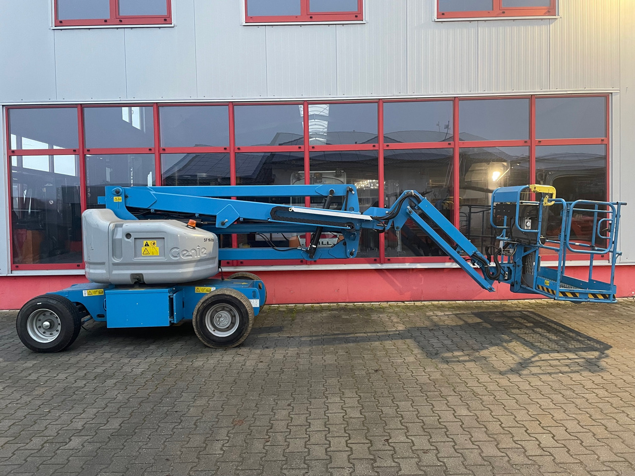 Genie Z-45/25 J - Артикулираща платформа: снимка 2 Genie Z-45/25 J - Артикулираща платформа: снимка 2