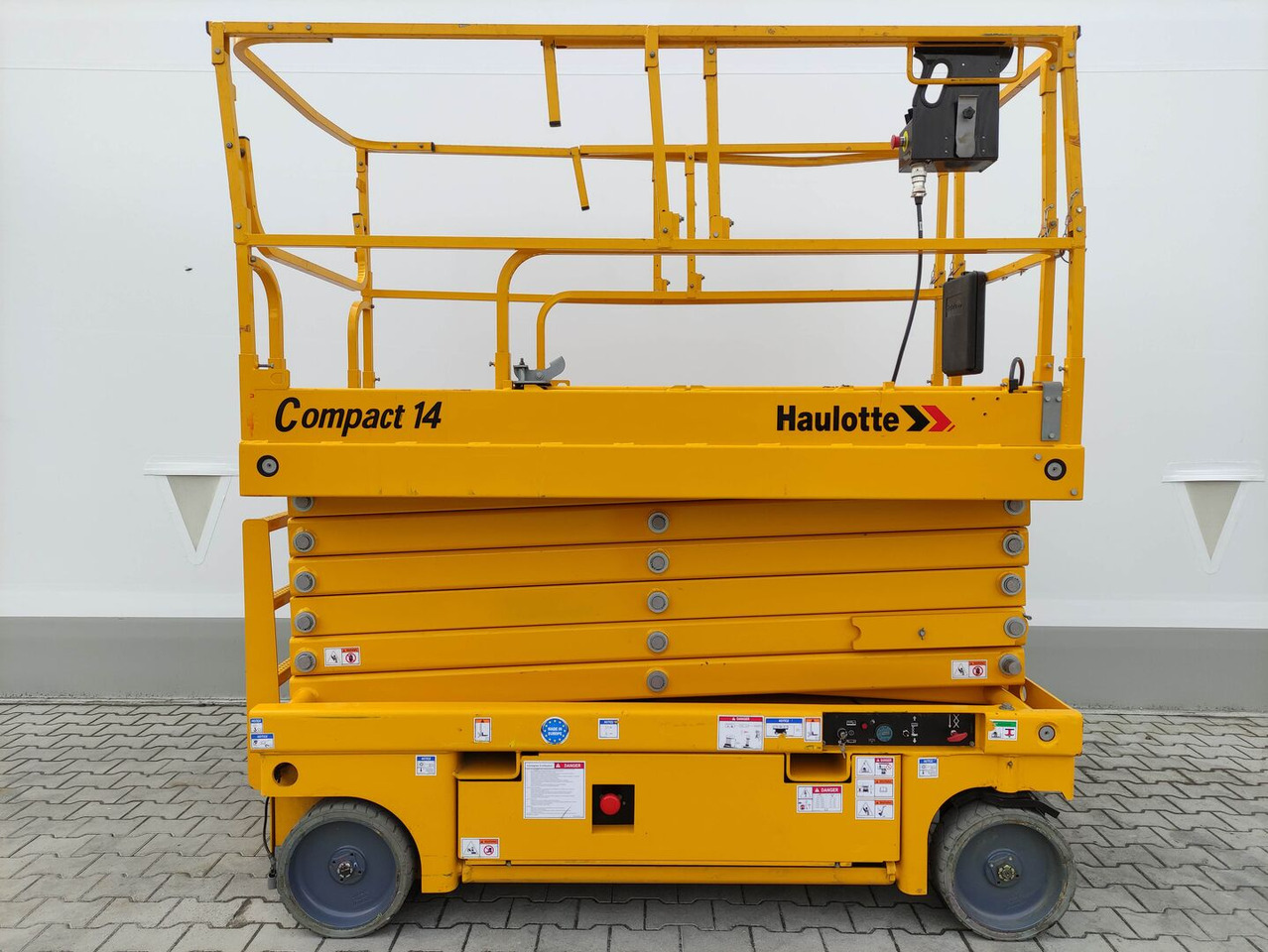 Haulotte Compact14 - Ножична работна платформа: снимка 2 Haulotte Compact14 - Ножична работна платформа: снимка 2