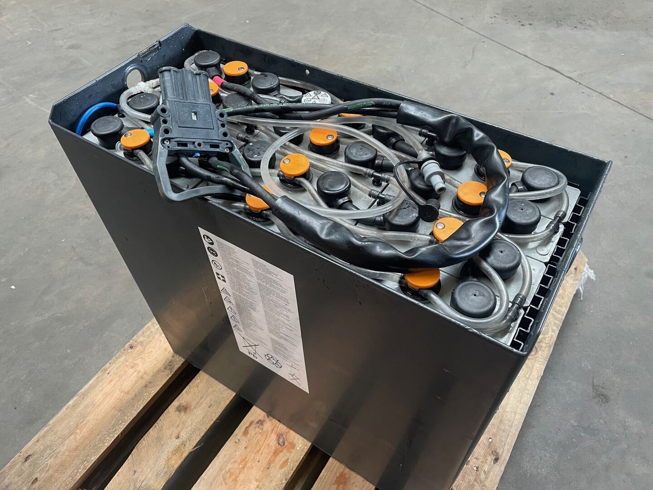 Hawker 24 Volt I 3 PZS 375 - Акумулатор за Подемно-транспортна техника: снимка 1 Hawker 24 Volt I 3 PZS 375 - Акумулатор за Подемно-транспортна техника: снимка 1