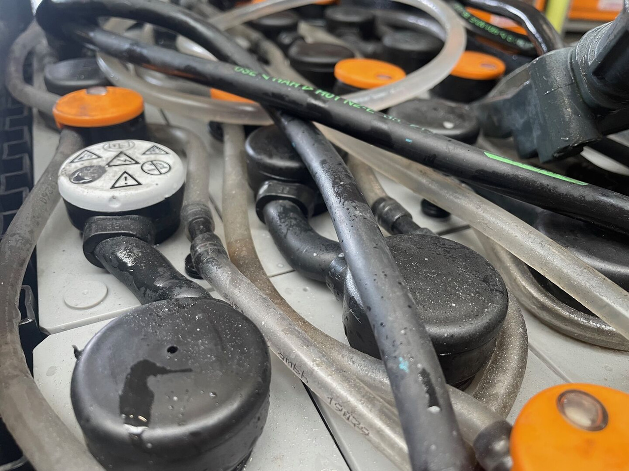 Hawker 24 Volt I 3 PZS 375 - Акумулатор за Подемно-транспортна техника: снимка 3 Hawker 24 Volt I 3 PZS 375 - Акумулатор за Подемно-транспортна техника: снимка 3