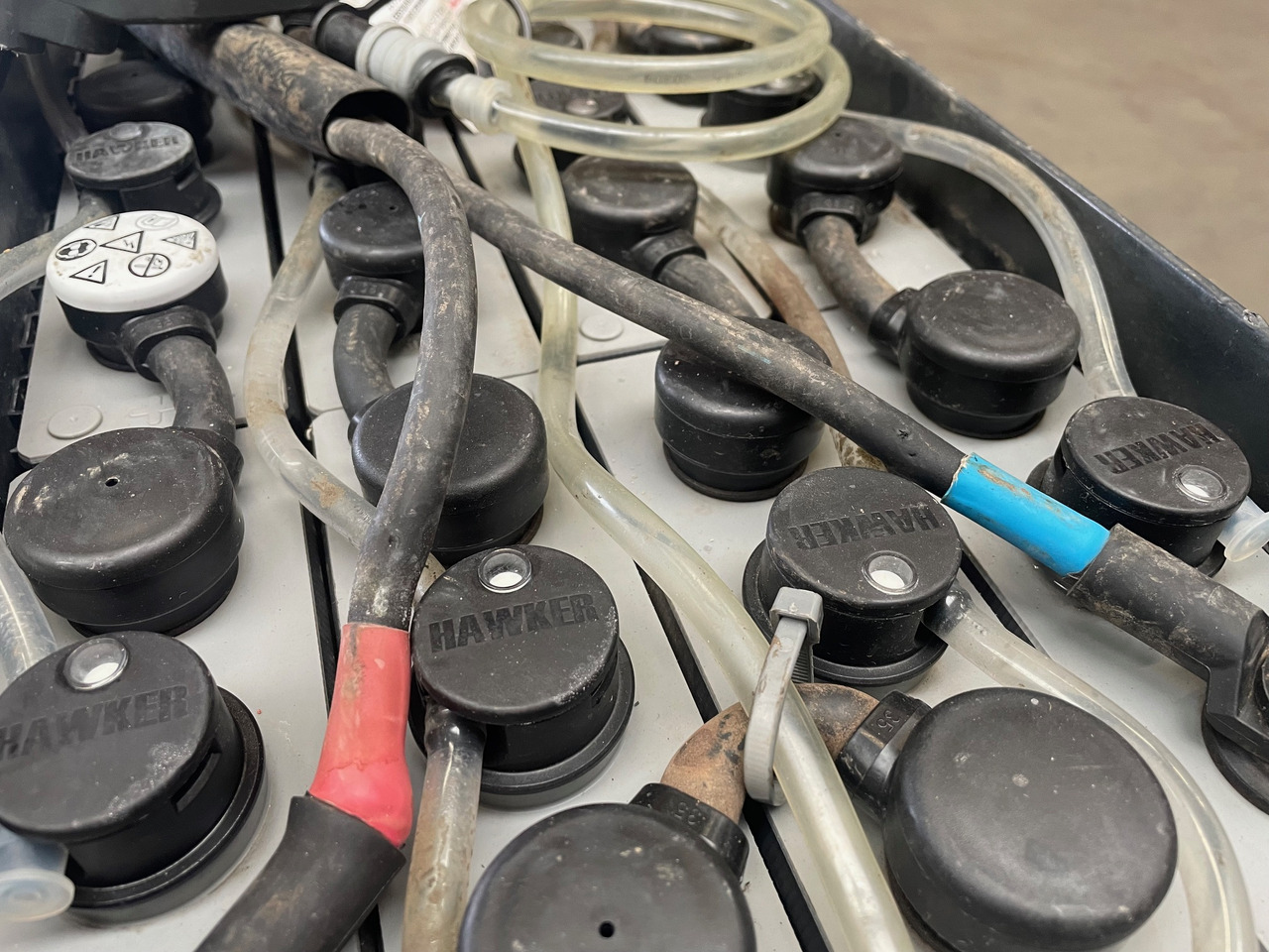 Hawker 24 Volt I 3 PZS 375 - Акумулатор за Подемно-транспортна техника: снимка 3 Hawker 24 Volt I 3 PZS 375 - Акумулатор за Подемно-транспортна техника: снимка 3