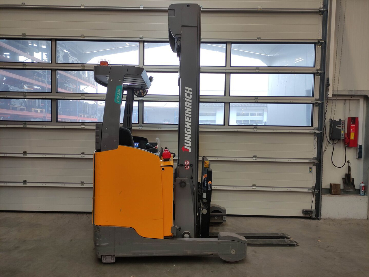 Jungheinrich ETV 216 - Ричтрак: снимка 2 Jungheinrich ETV 216 - Ричтрак: снимка 2