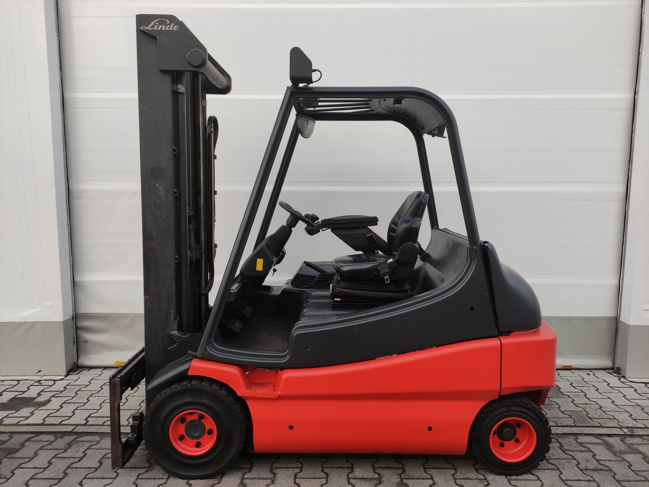 Linde E30-336-03 (LACK NEU) - Електрокар: снимка 1 Linde E30-336-03 (LACK NEU) - Електрокар: снимка 1