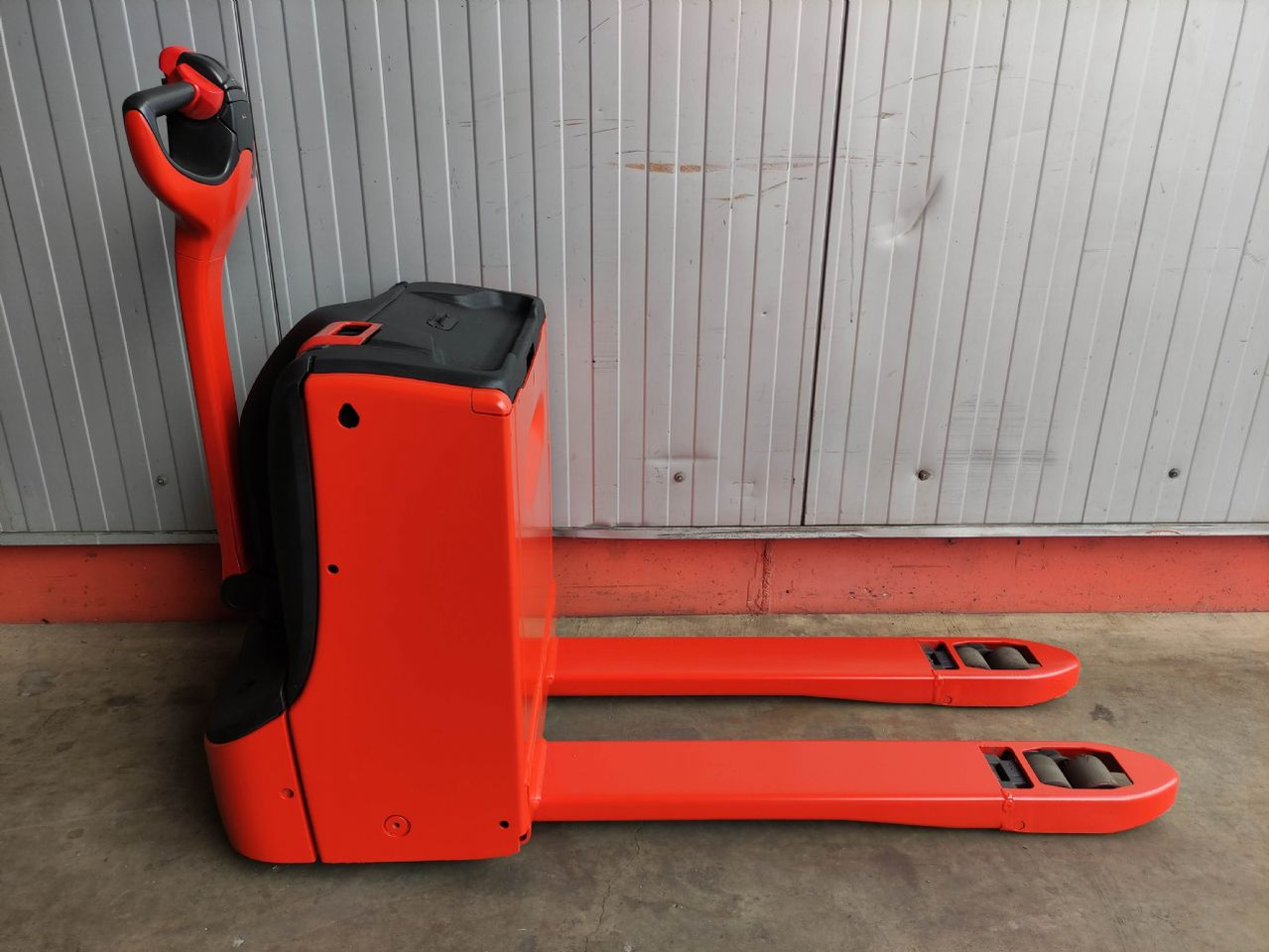Linde T18-1152 (LACK NEU) - Палетна количка: снимка 2 Linde T18-1152 (LACK NEU) - Палетна количка: снимка 2