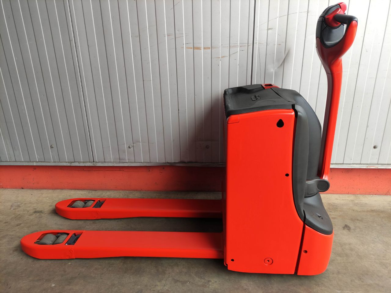 Linde T18-1152 (LACK NEU) - Палетна количка: снимка 1 Linde T18-1152 (LACK NEU) - Палетна количка: снимка 1