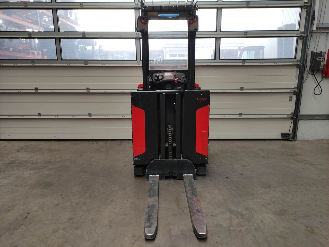Linde V10-02 - Ордер пикър - комисионер: снимка 3 Linde V10-02 - Ордер пикър - комисионер: снимка 3