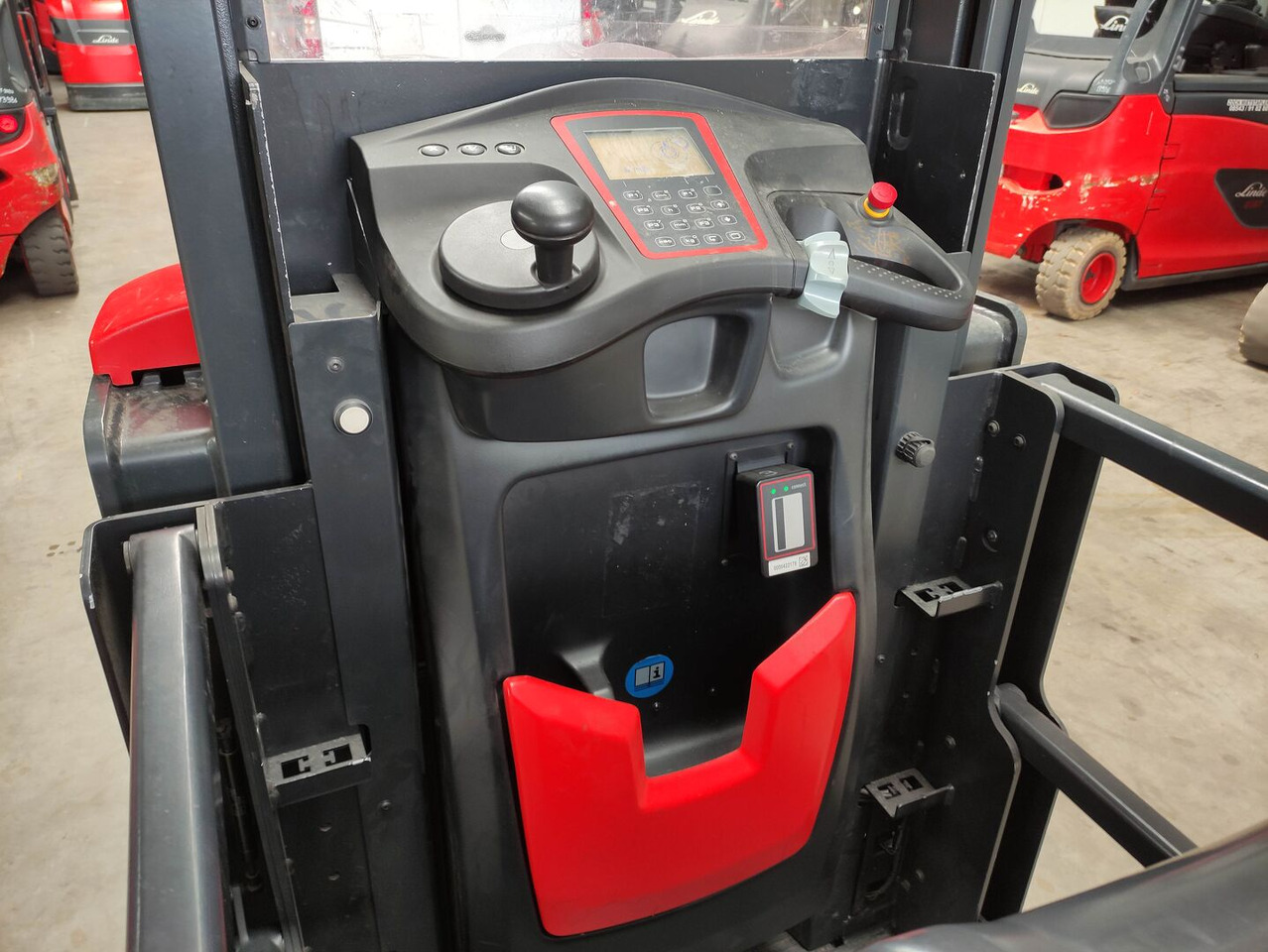 Linde V10-02 - Ордер пикър - комисионер: снимка 5 Linde V10-02 - Ордер пикър - комисионер: снимка 5