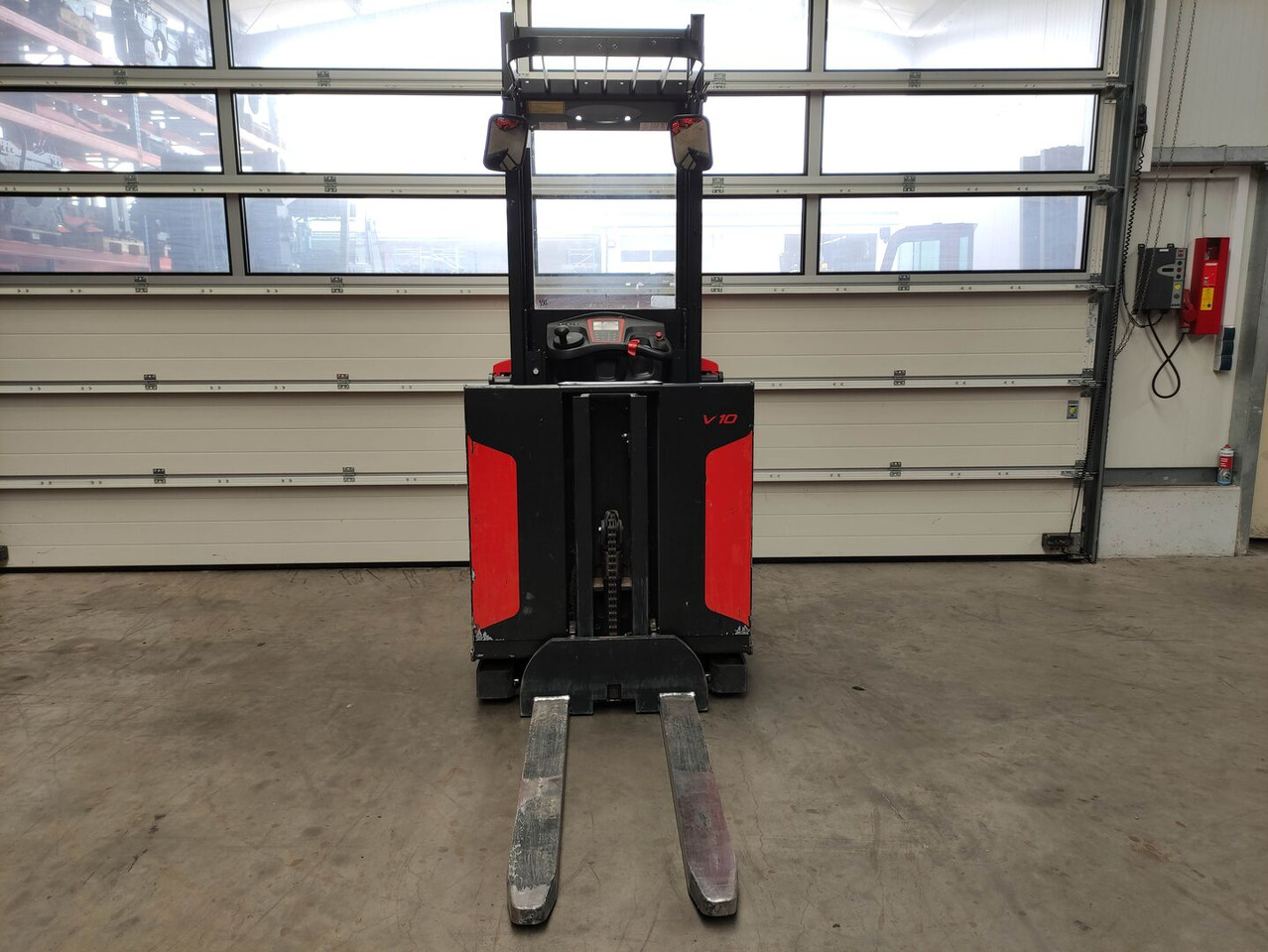 Linde V10-02 - Ордер пикър - комисионер: снимка 3 Linde V10-02 - Ордер пикър - комисионер: снимка 3