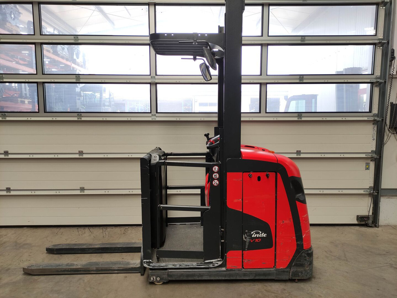 Linde V10-02 - Ордер пикър - комисионер: снимка 1 Linde V10-02 - Ордер пикър - комисионер: снимка 1