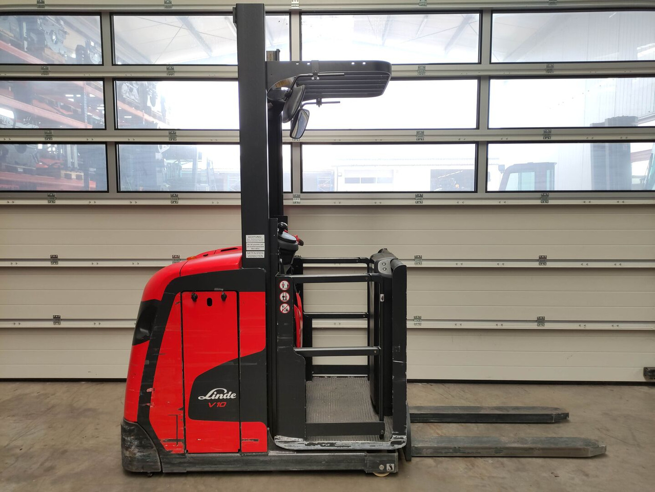 Linde V10-02 - Ордер пикър - комисионер: снимка 2 Linde V10-02 - Ордер пикър - комисионер: снимка 2