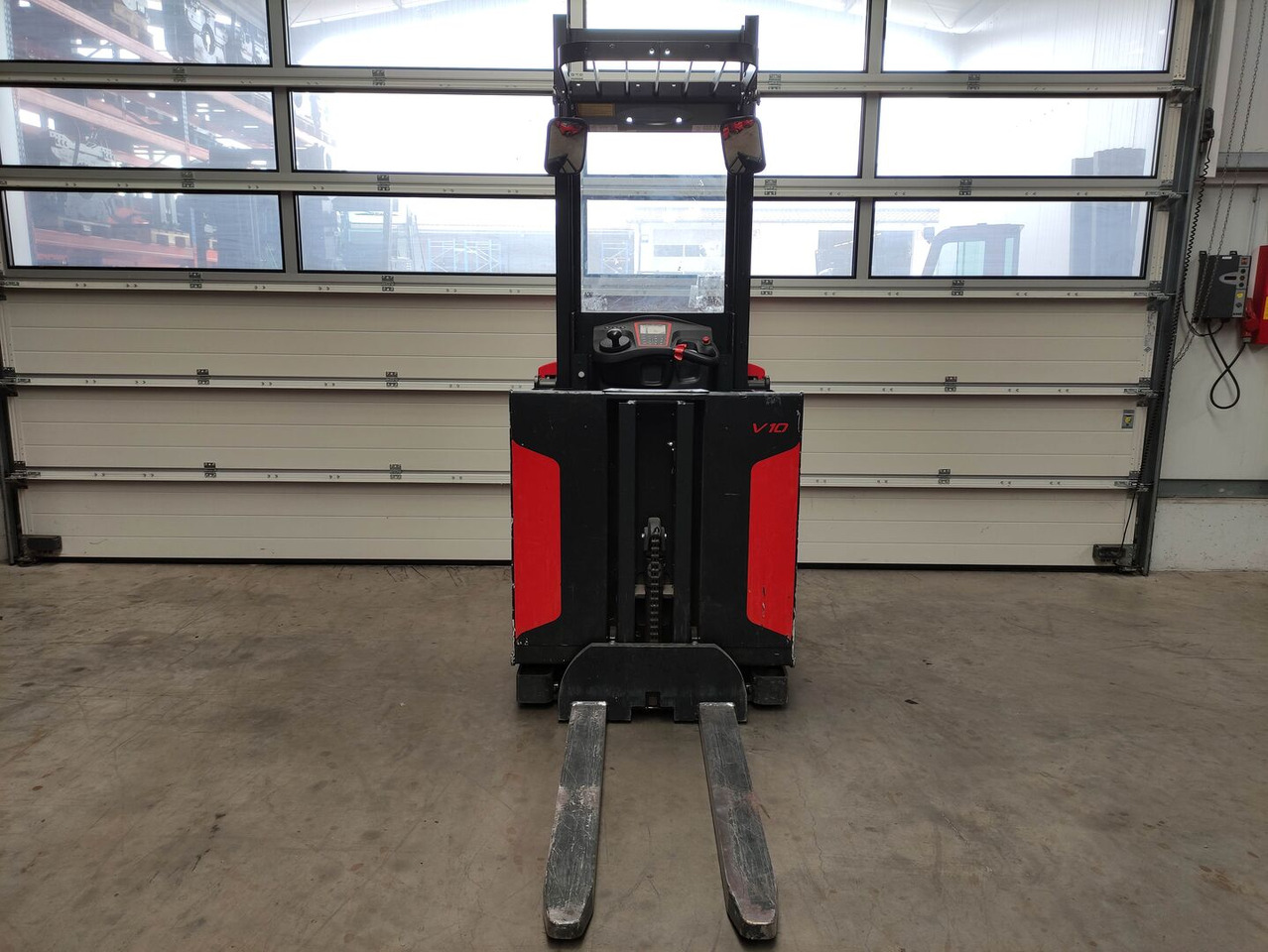 Linde V10-02 - Ордер пикър - комисионер: снимка 3 Linde V10-02 - Ордер пикър - комисионер: снимка 3
