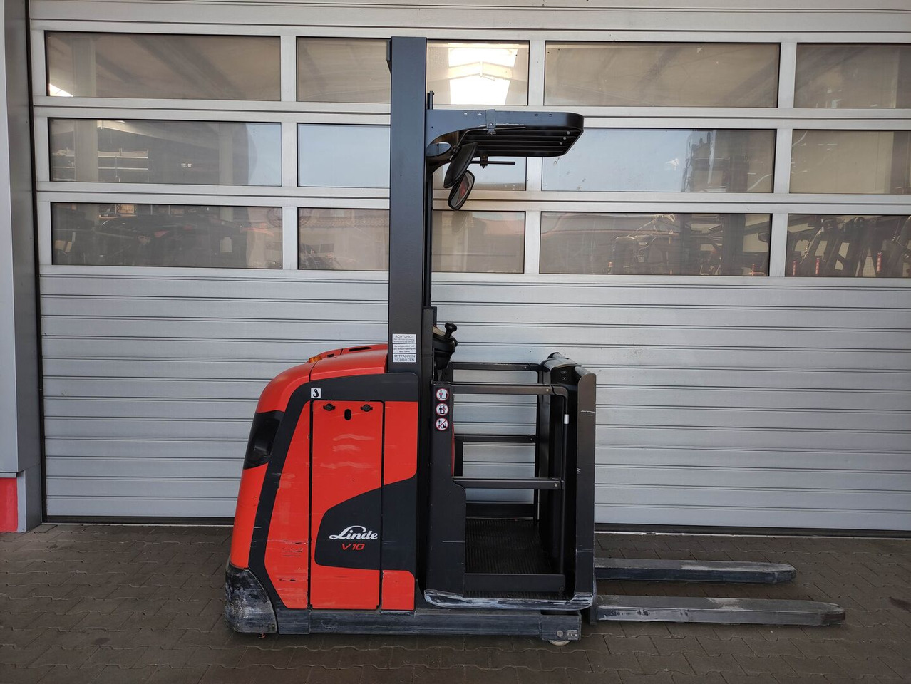 Linde V10-02 - Ордер пикър - комисионер: снимка 1 Linde V10-02 - Ордер пикър - комисионер: снимка 1