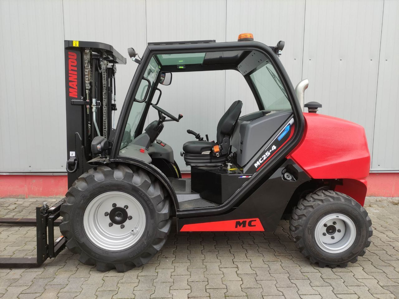 Manitou MC25-4 DK ST5 S1 (NEU) - Мотокар с висока проходимост: снимка 1 Manitou MC25-4 DK ST5 S1 (NEU) - Мотокар с висока проходимост: снимка 1